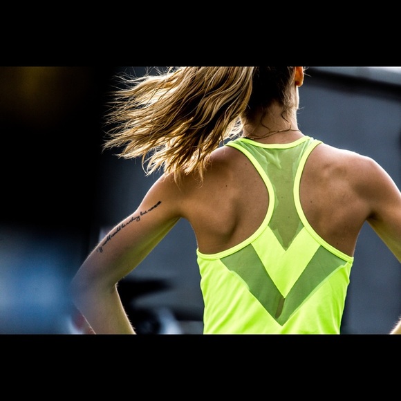 🔥 FIRE SALE CLOSET CLOSING🔥 NWT Asteria Active Chevron Mesh Back Tank M - Picture 1 of 8